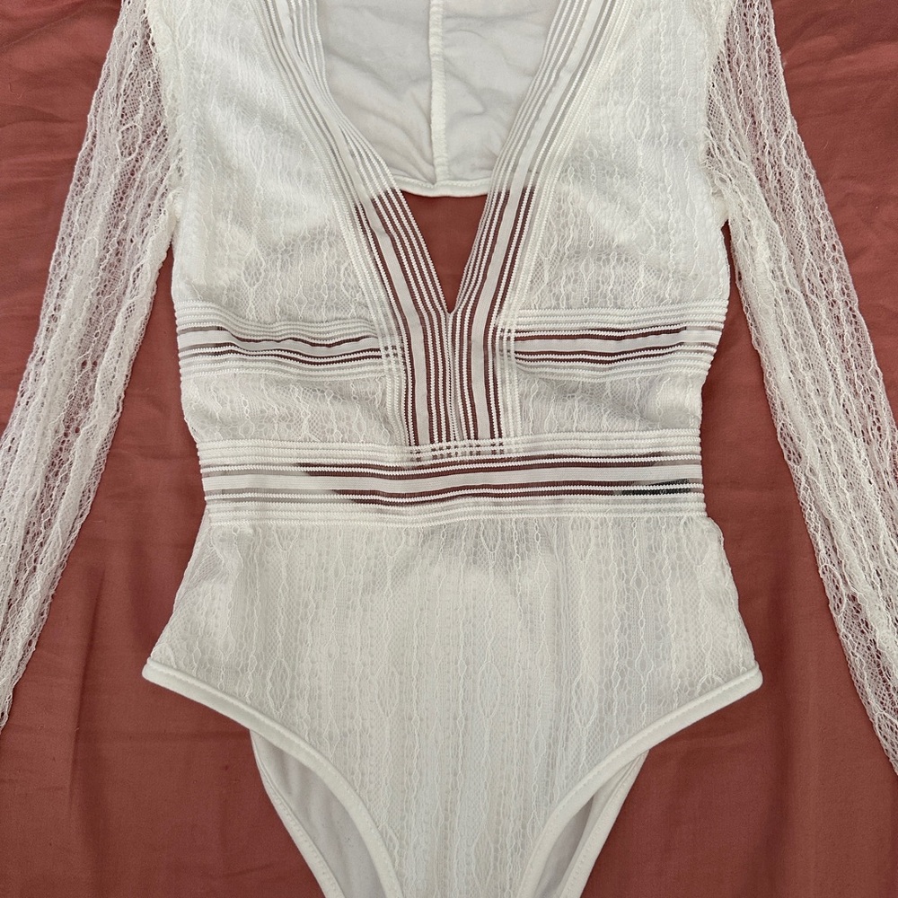 Elegant White Lace Bodysuit long sleeve